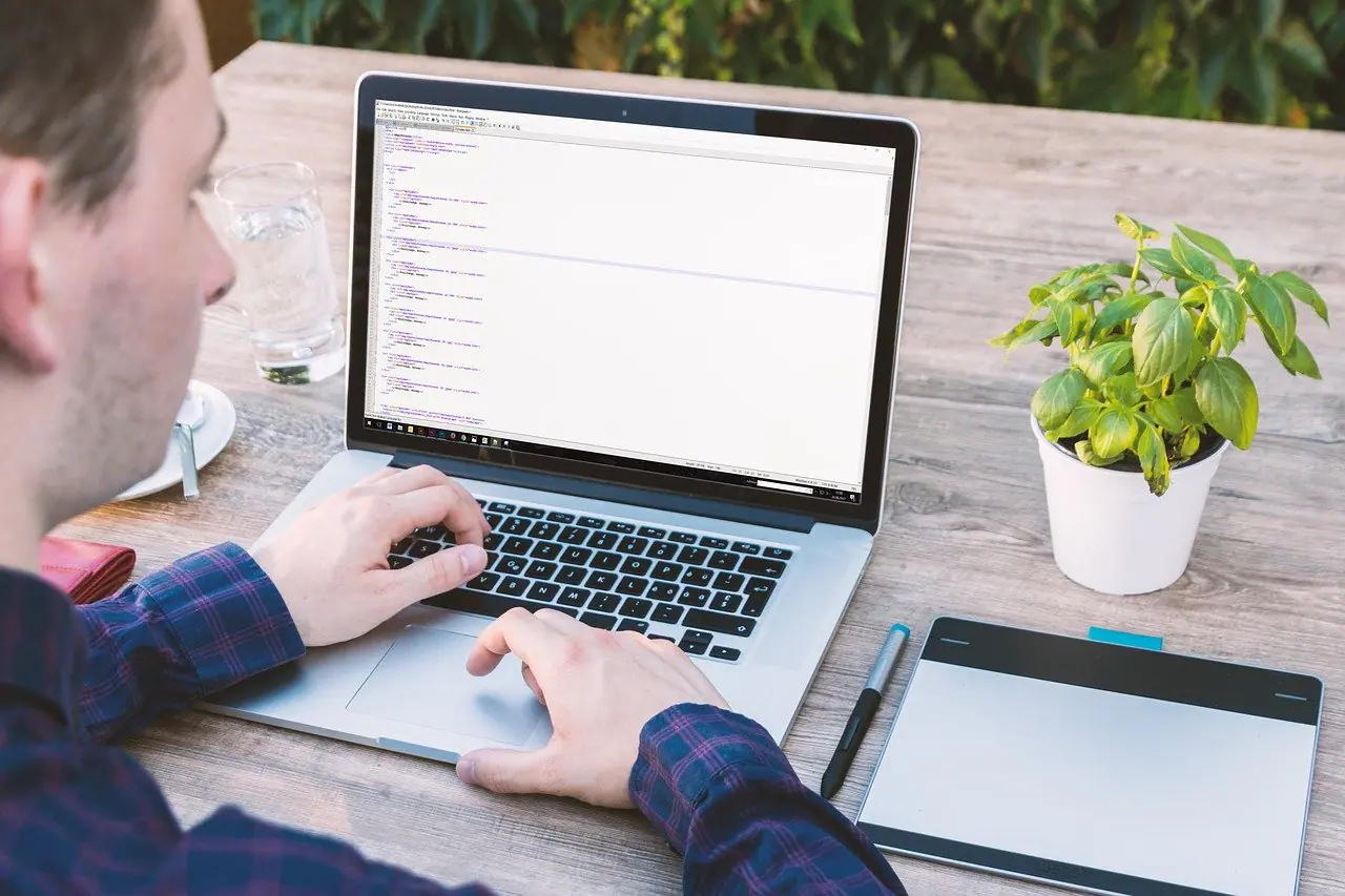 Comment devenir un webdesigner et parcourir le monde ?